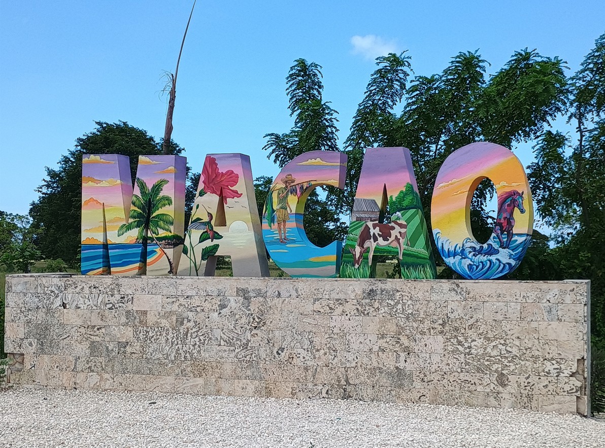 Einfahrt zum Playa Macao